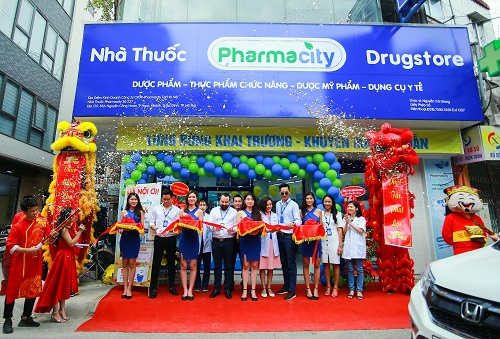 Hai cửa hàng của Pharmacity khai trương hôm 25/5. 