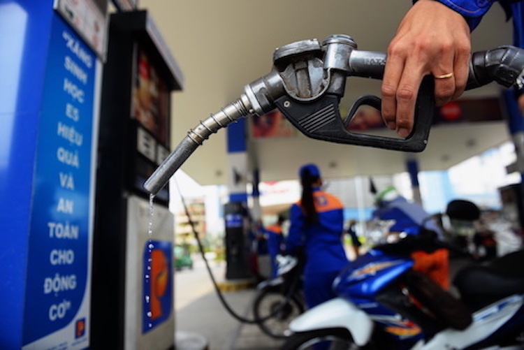 'Việt Nam điều hành giá xăng dầu tăng thấp hơn thế giới'
