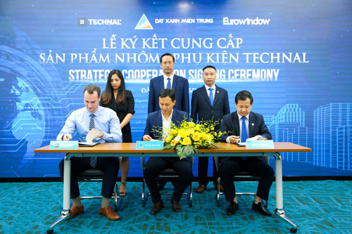 Lễ ký ký kết cung cấp sản phẩm nhôm và phụ kiện giữa Đất Xanh Miền Trung, thương hiệu nhôm Technal và Công ty CP Eurowindow.