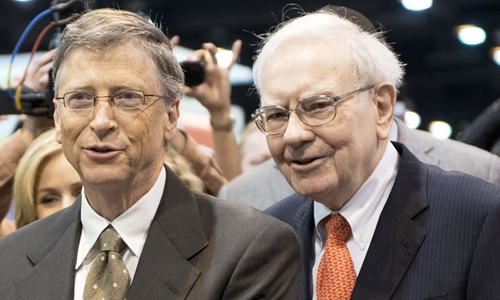 Bill Gates và Warren Buffett trong Đại hội Cổ đông Berkshire Hathaway. Ảnh: AFP