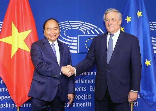 Thủ tướng Nguyễn Xuân Phúc gặp Chủ tịch Nghị viện châu Âu Antonio Tajani trong chuyến thăm EU vào tháng 10/2018. Ảnh: VGP