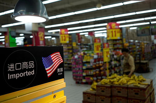 Hàng nhập khẩu Mỹ tại một siêu thị ở Thượng Hải (Trung Quốc). Ảnh: Reuters