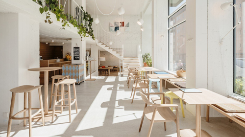 Một không gian quán cà phê được thiết kế thông minh giúp bạn có thể tiết kiệm nhiều chi phí.