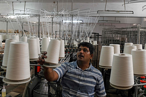 Các nhà dệt may Ấn Độ sẽ bị ảnh hưởng khi nước này bị tước quyền ưu đãi. Ảnh: AFP