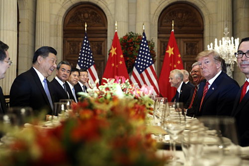 Chủ tịch Trung Quốc Tập Cận Bình và Tổng thống Mỹ Donald Trump trong cuộc gặp tại G20 năm ngoái. Ảnh: AP