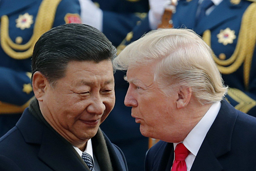 Chủ tịch Trung Quốc Tập Cận Bình gặp Tổng thống Mỹ Donald Trump vào ngày 9/11/2017. Ảnh: AP