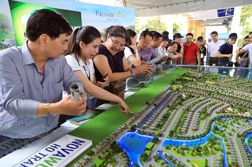 Đông đảo nhà đầu tư tìm hiểu về thị trường second home Bà Rịa Vũng Tàu và dự án NovaWorld Hồ Tràm tại sự kiện Novaland Expo 2019. Ảnh: Hữu Khoa.