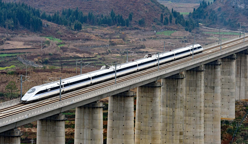 Một tuyến đường sắt cao tốc của Trung Quốc. Ảnh: Xinhua