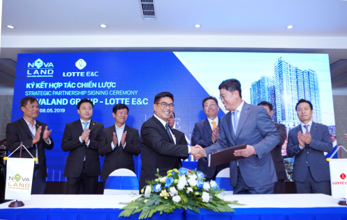 Đại diện Novaland và Lotte E&C ký kết hợp tác chiến lược.