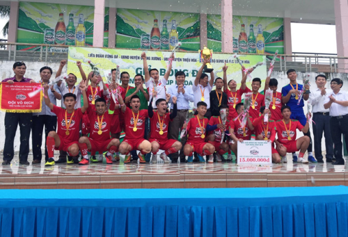 Giải bóng thường niên Huda Cup thể hiện tinh thần thể thao miền Trung.