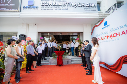 Showroom Conslab Thạch Anh đầu tiên của Khang Minh tại SH 19, Mạc Thái Tổ, Cầu Giấy, Hà Nội.