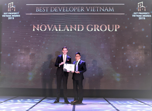 Đại diện Novaland Group nhận giải Best Developer Vietnam tại Dot Property Awards 2019