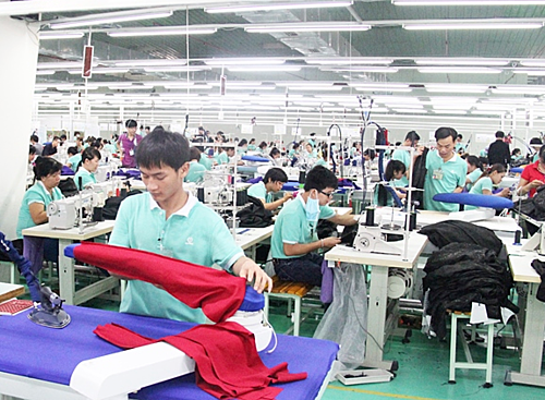 Phong Phú kết hợp với đối tác ngoại để sản xuất hàng trong nước.