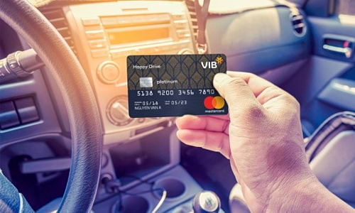 Đây là dòng thẻ đầu tiên tại Việt Nam dành cho khách hàng là chủ sở hữu ô tô với phong cách mới, thiết kế thông minh, đáp ứng hầu hết nhu cầu thực tế của khách hàng và có tính cạnh tranh cao so với các dòng thẻ tín dụng khác, đại diện VIB cho biết. Chi tiết gọi hotline 18008180 hoặc website.