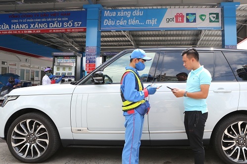 Khách hàng cá nhân có thể thanh toán xăng dầu trên ứng dụng di động.