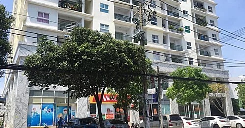 Một chung cư tại TP HCM từng bị ngân hàng dọa siết nợ đầu năm 2019.