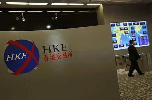Bên trong Sở giao dịch chứng khoán Hong Kong. Ảnh: Reuters