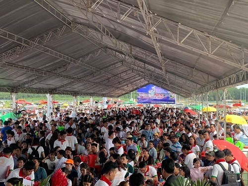 Hơn 1.000 khách hàng tham dự lễ khởi công công viên trung tâm dự án.