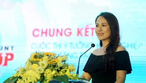 Bà Nguyễn Linh Chi - Phó chủ tịch Công ty Alma phát biểu tại buổi lễ Chung kết Startup Hunt 2019.