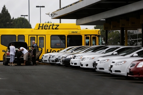 Một điểm cho thuê xe ôtô của Hertz.