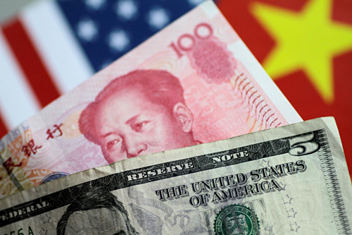 Đồng nhân dân tệ đã vuowjtr qua mốc quan trọng 7 CNY đổi 1 USD. Ảnh: Reuters