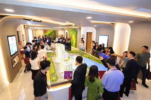 Ngay từ khi mới ra mắt, dự án Midtown đã thu hút đông đảo khách hàng đến tìm hiểu sản phẩm.