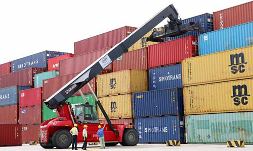 Các container tại một cảng ở tỉnh Giang Tô, Trung Quốc. Ảnh: CNBC