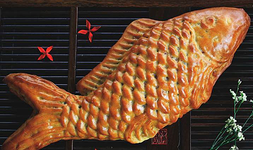 Bánh con cá có trọng lượng 900gram.
