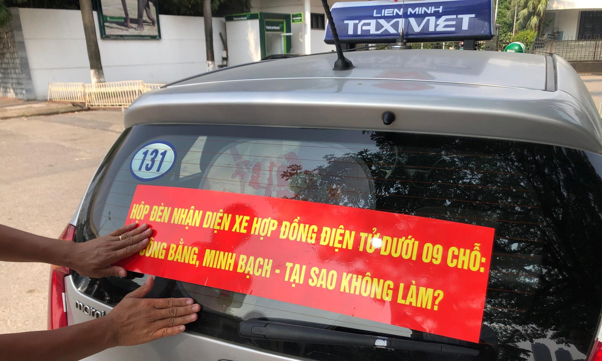 Bộ Giao thông Vận tải lại muốn taxi công nghệ phải có mào