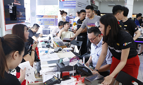 FPT Shop cho khách mua trả góp 0% trong 12 tháng