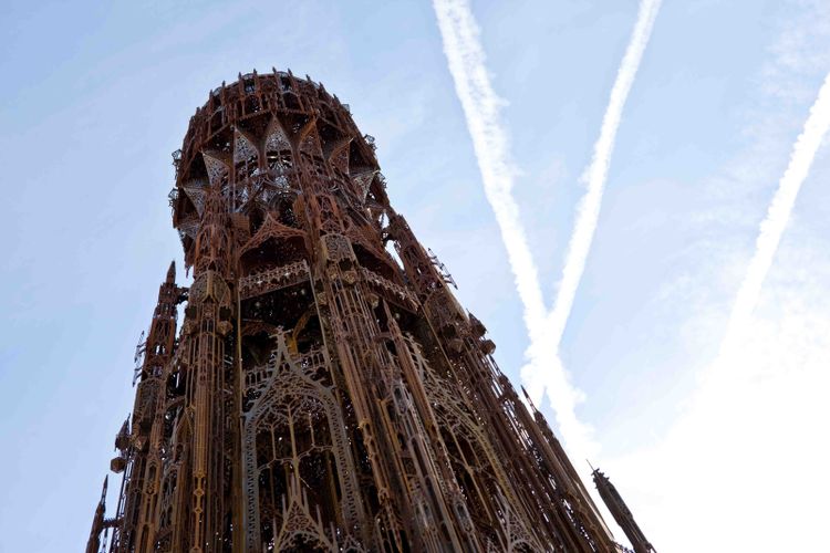 Artist Wim Delvoye enters design competition to reconstruct Notre Dame