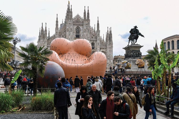 Gaetano Pesce's anti-patriarchy sculpture outrages feminists in Milan