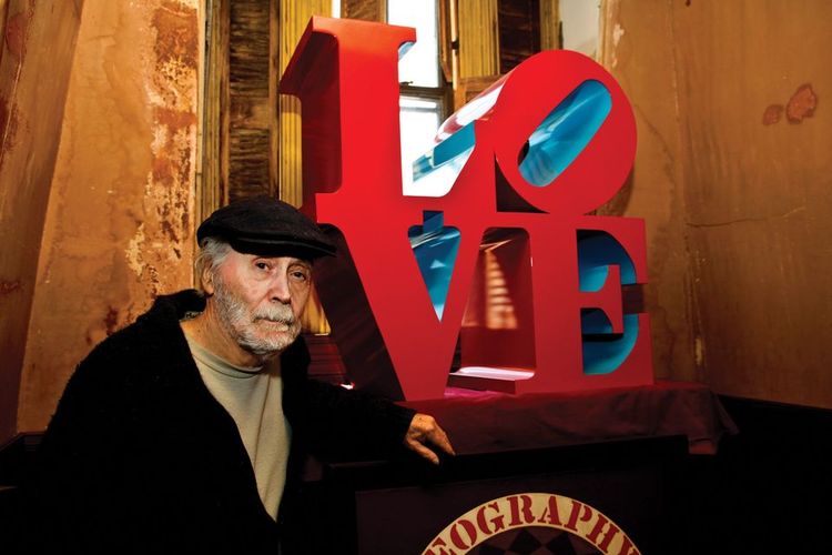 Robert Indiana’s estate tries to prevent further reproductions of US artist’s LOVE and HOPE works