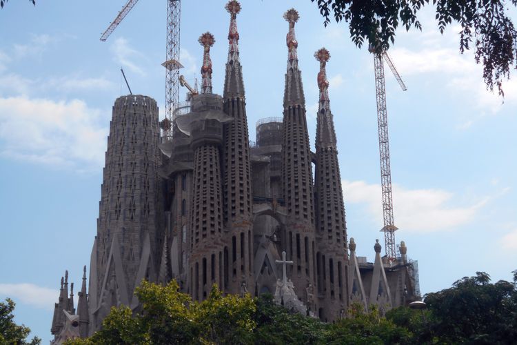 Gaudi’s Sagrada Família secures building permit—137 years later