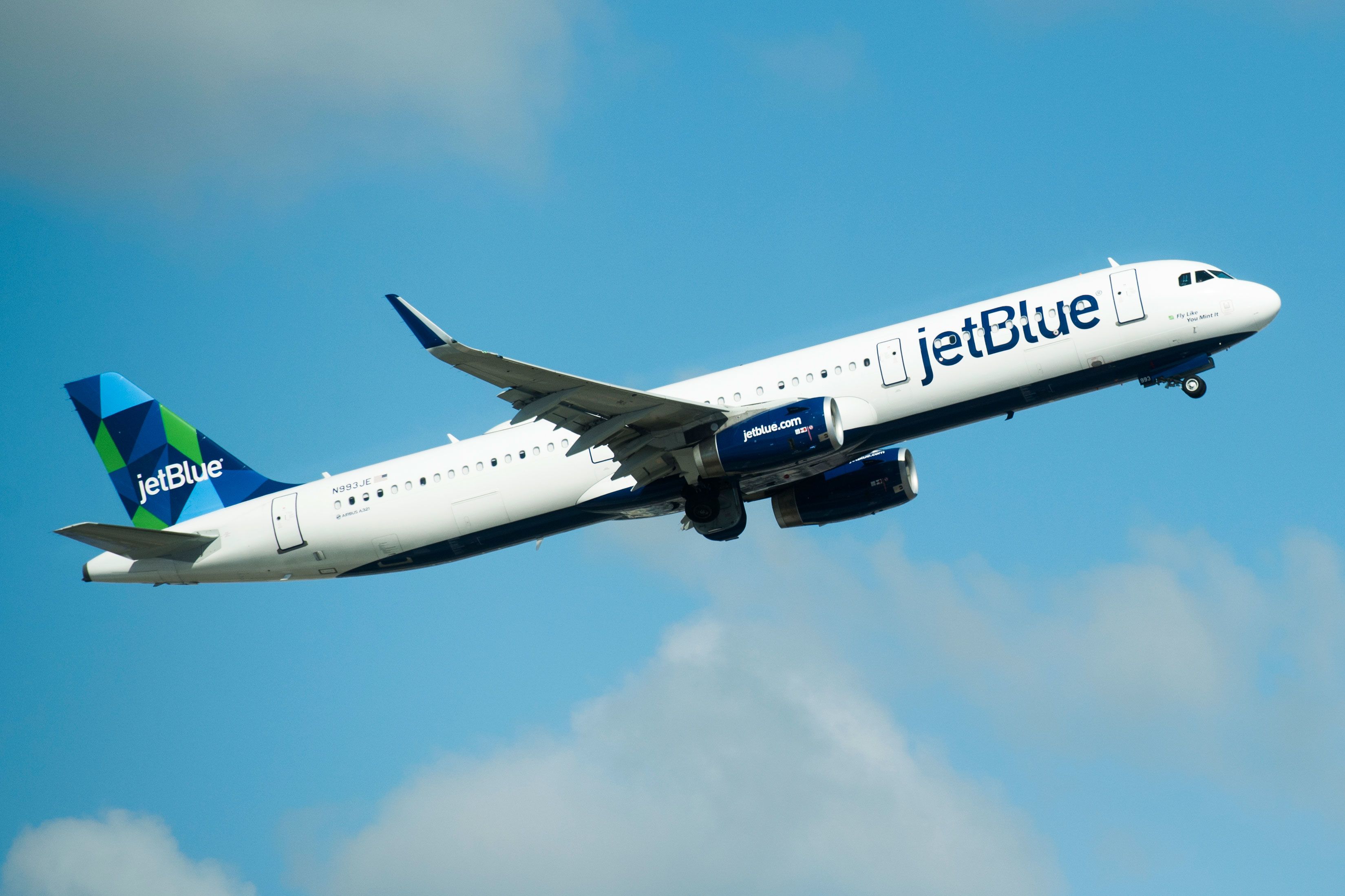 JetBlue plans more flights to Europe with new long-range Airbus jets