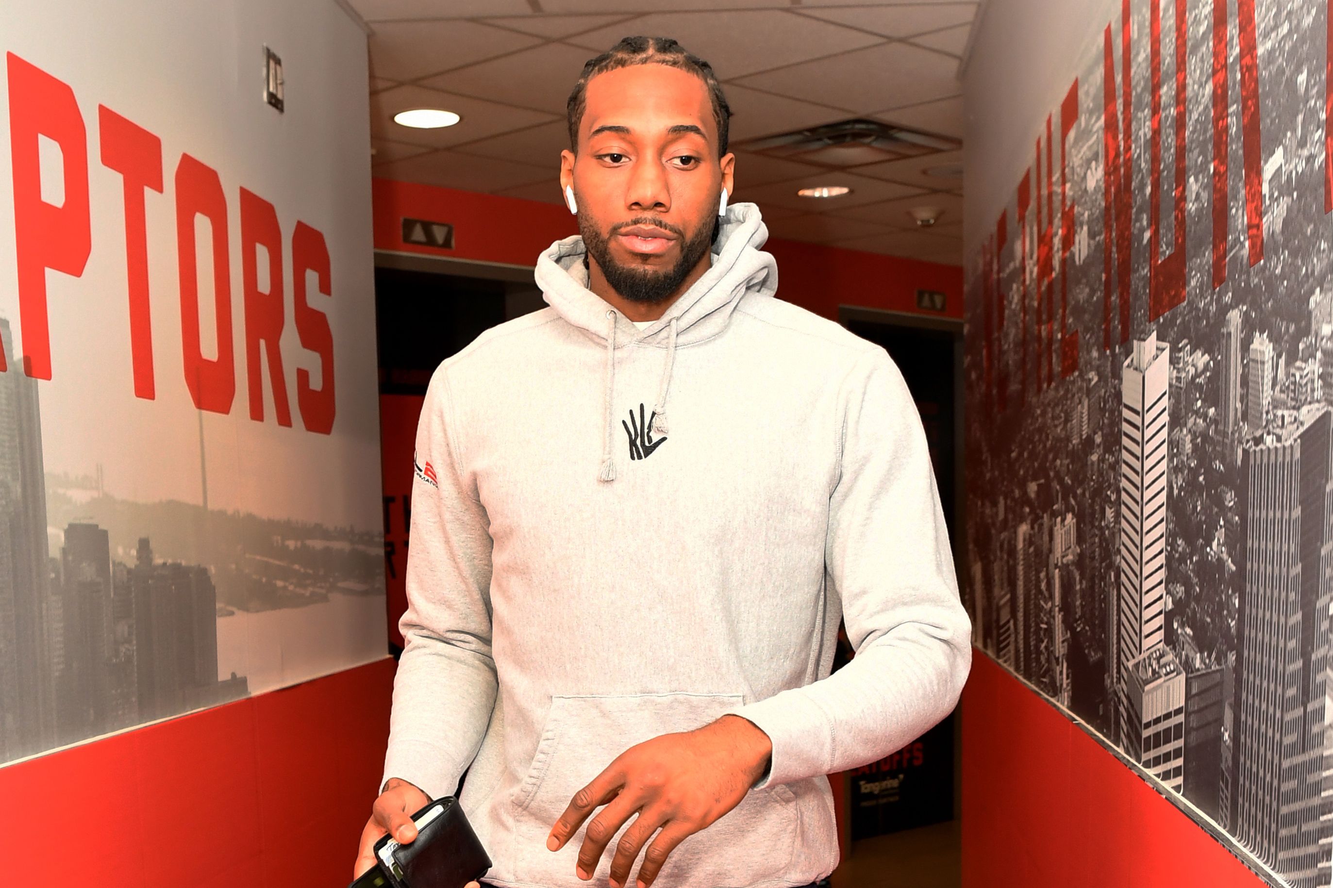 Nike may not have a lot to gain taking on Kawhi Leonard over 'Klaw' logo