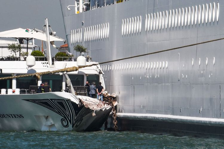 Where does the cruise ship crash leave Venice?