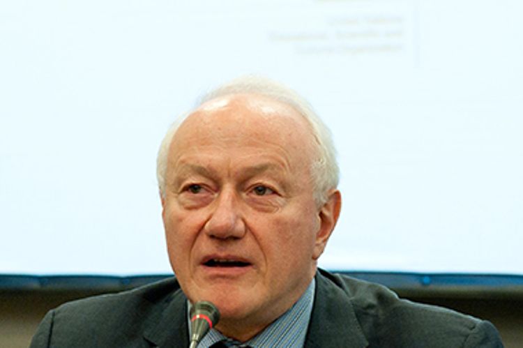 A former Unesco chief denounces its failure to protect Venice at Baku meeting