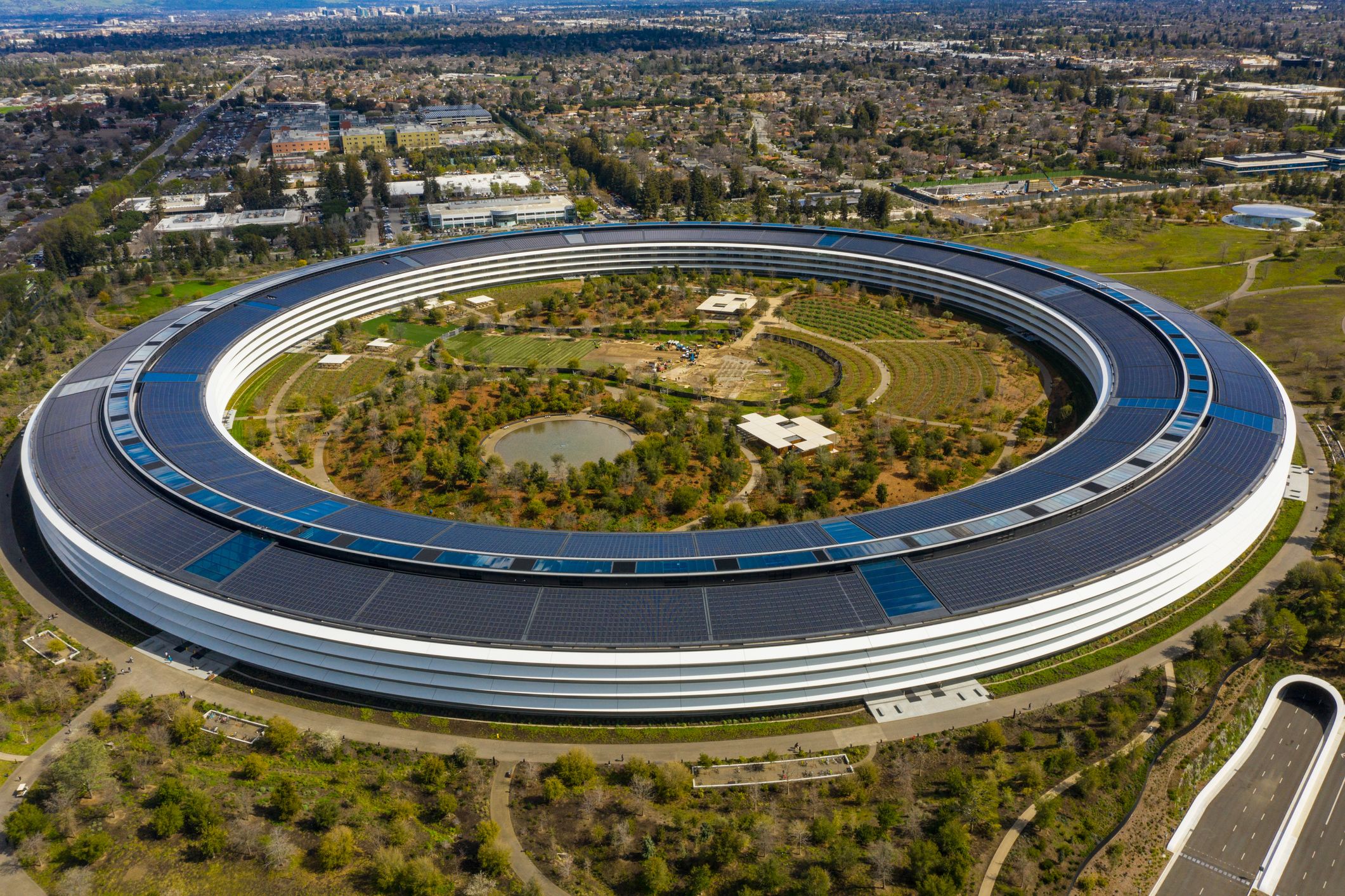 Apple beats rivals to be named top company in the US for solar