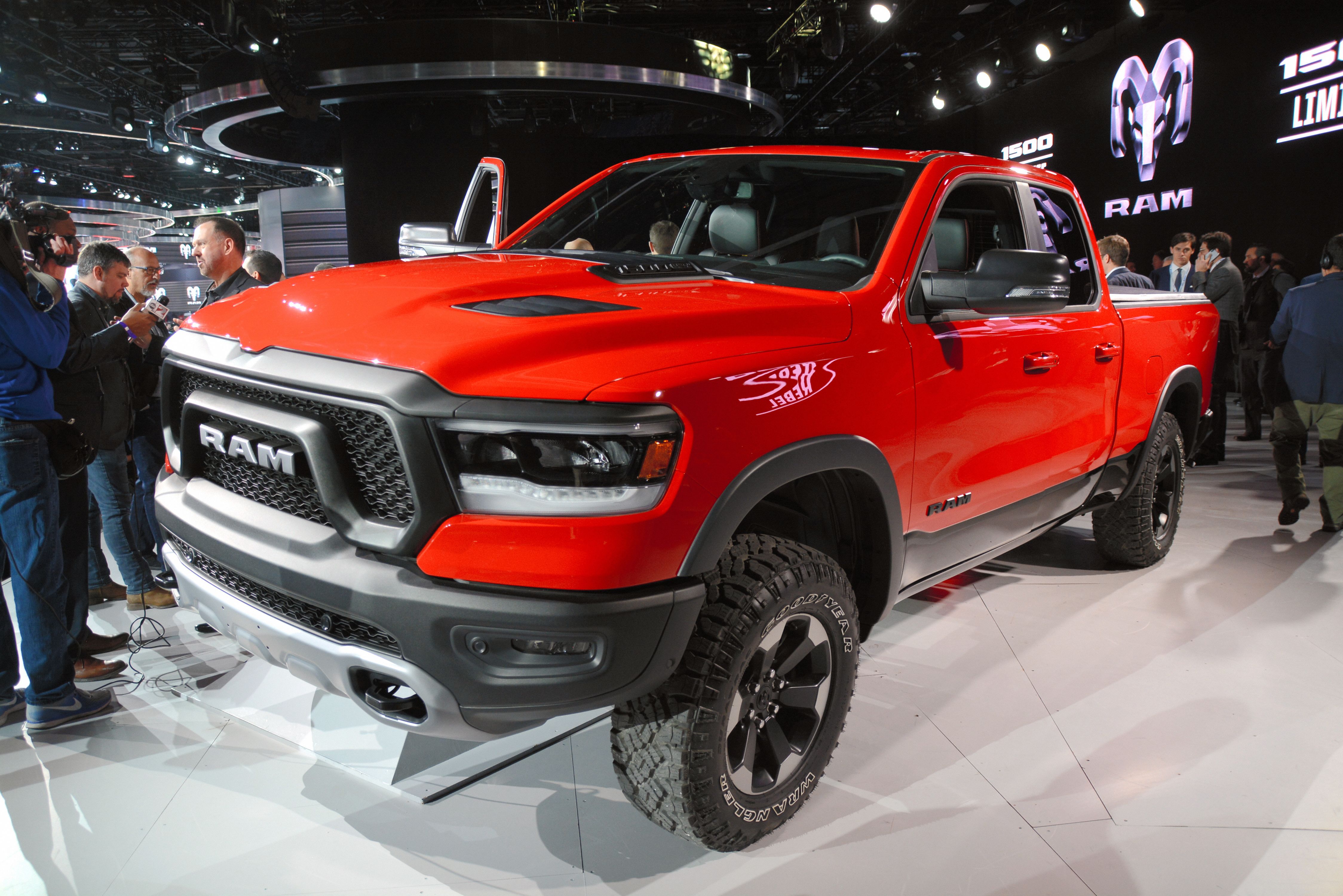 Fiat Chrysler stock down after Goldman Sachs initiates with sell rating