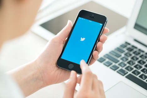 Conversational Social Media Features : tweet replies