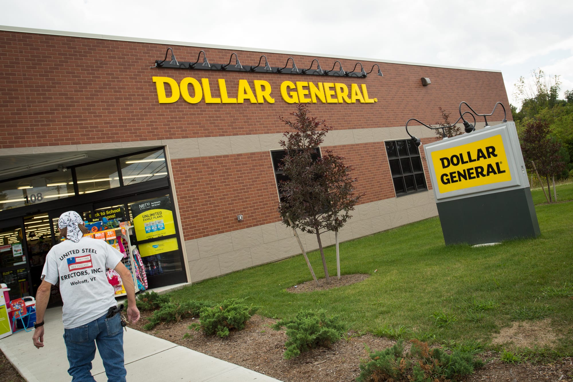 Dollar General soars, Dollar Tree slips as retailers raise forecasts
