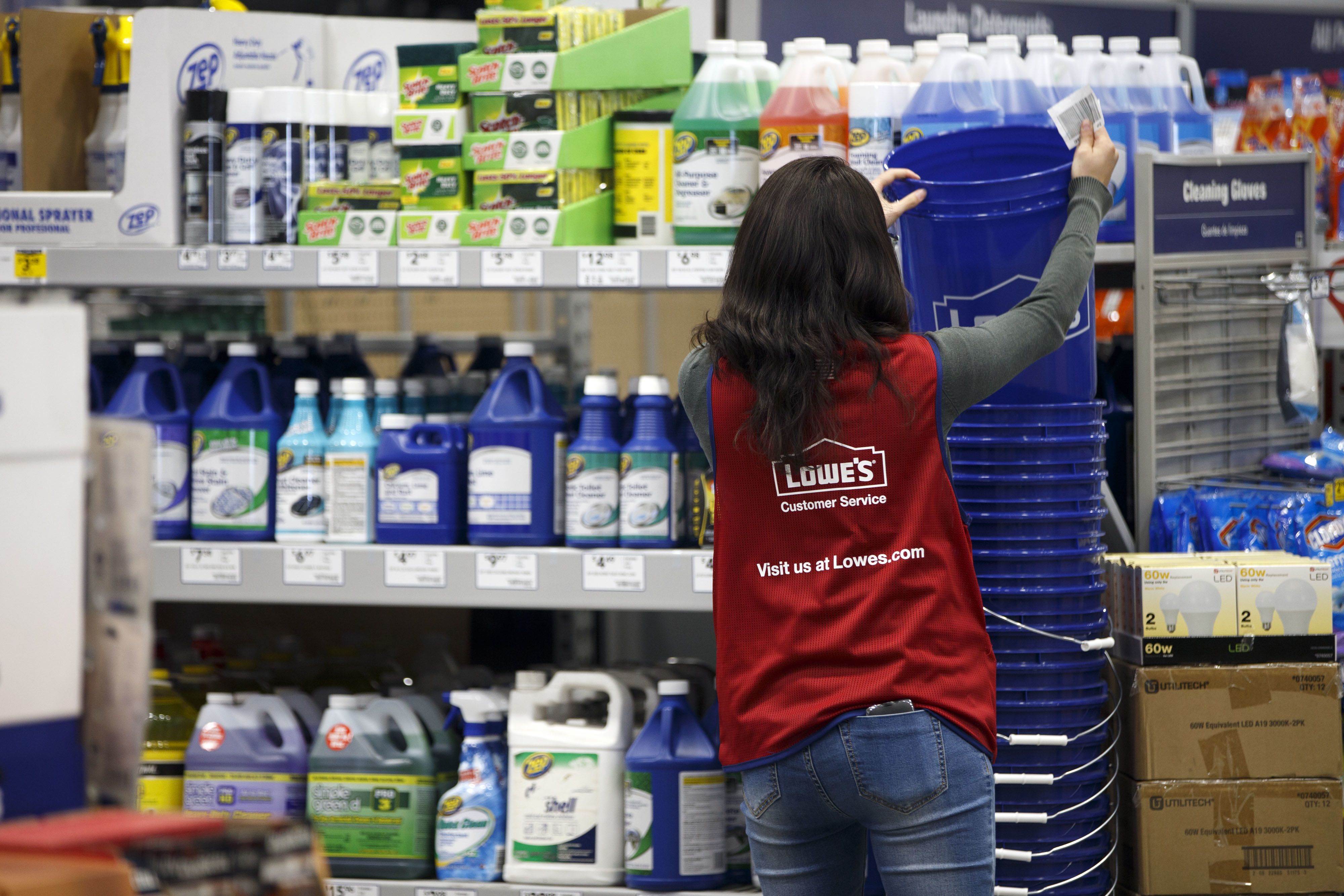 Lowe's lays off thousands of workers
