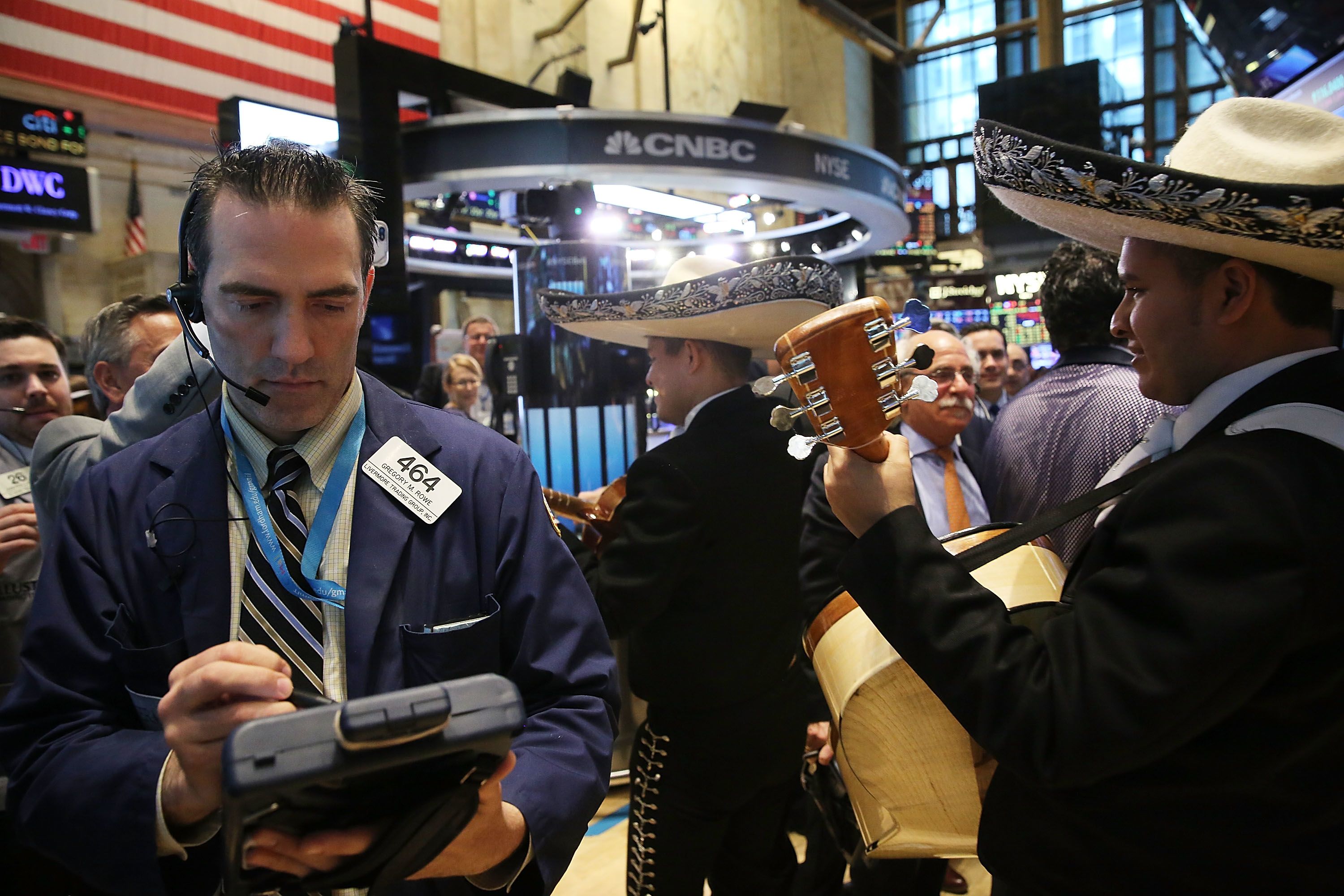 Stocks making biggest moves midday: Micron Technology, Wynn Resorts