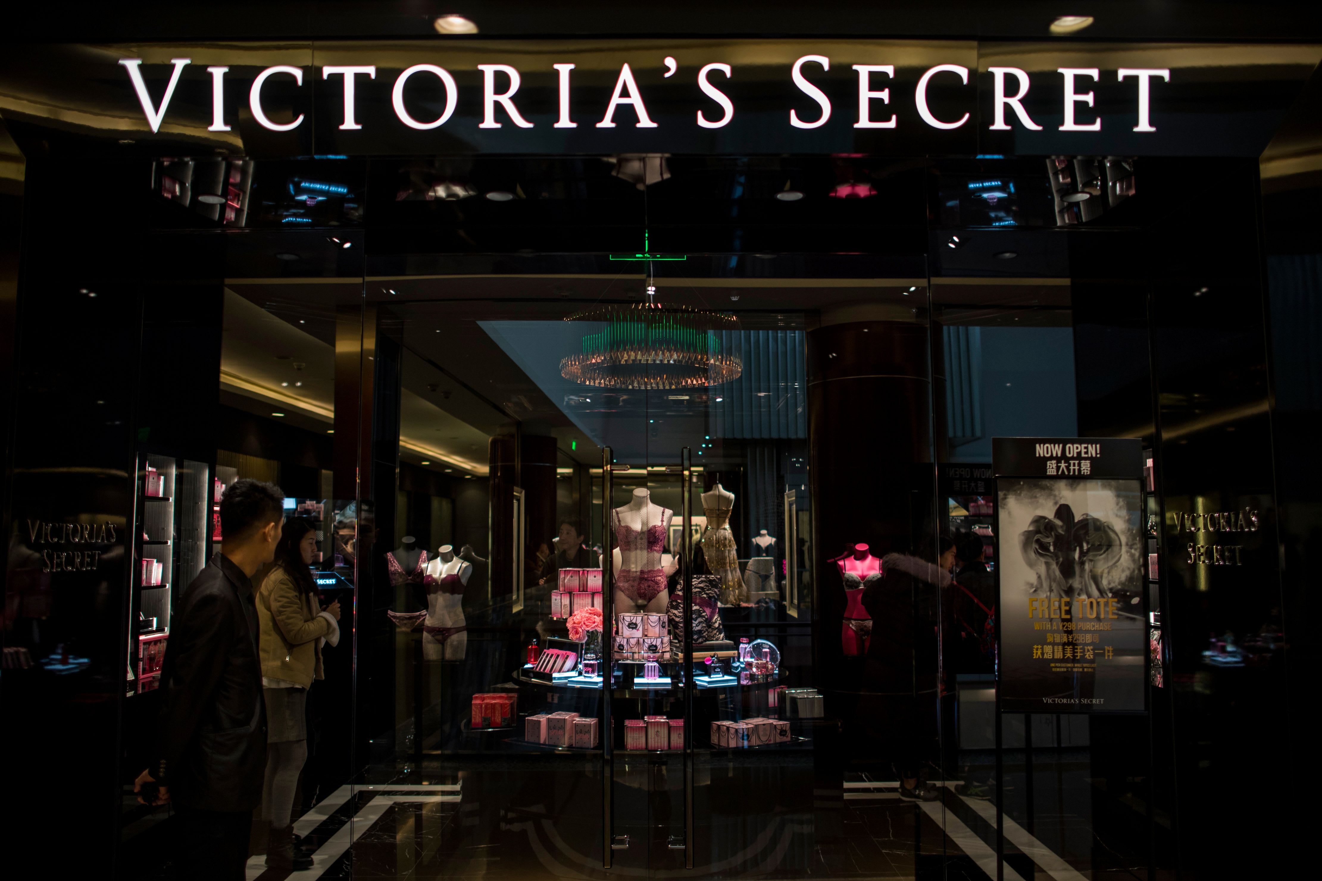 Victoria's Secret parent L Brands shares tank, touch near 10-year low