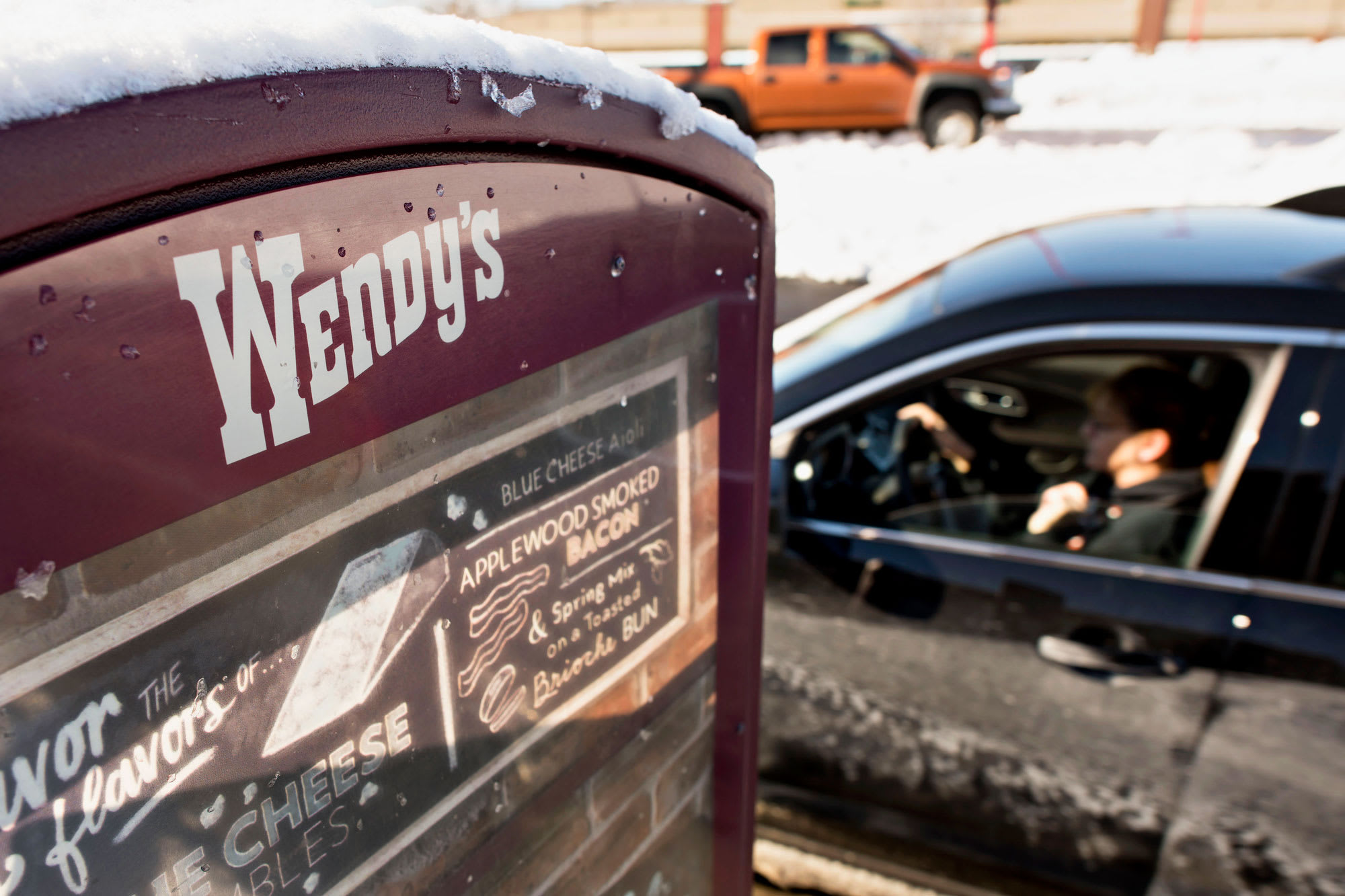 Analysts are skeptical about Wendy's nationwide breakfast; stock sinks 10%