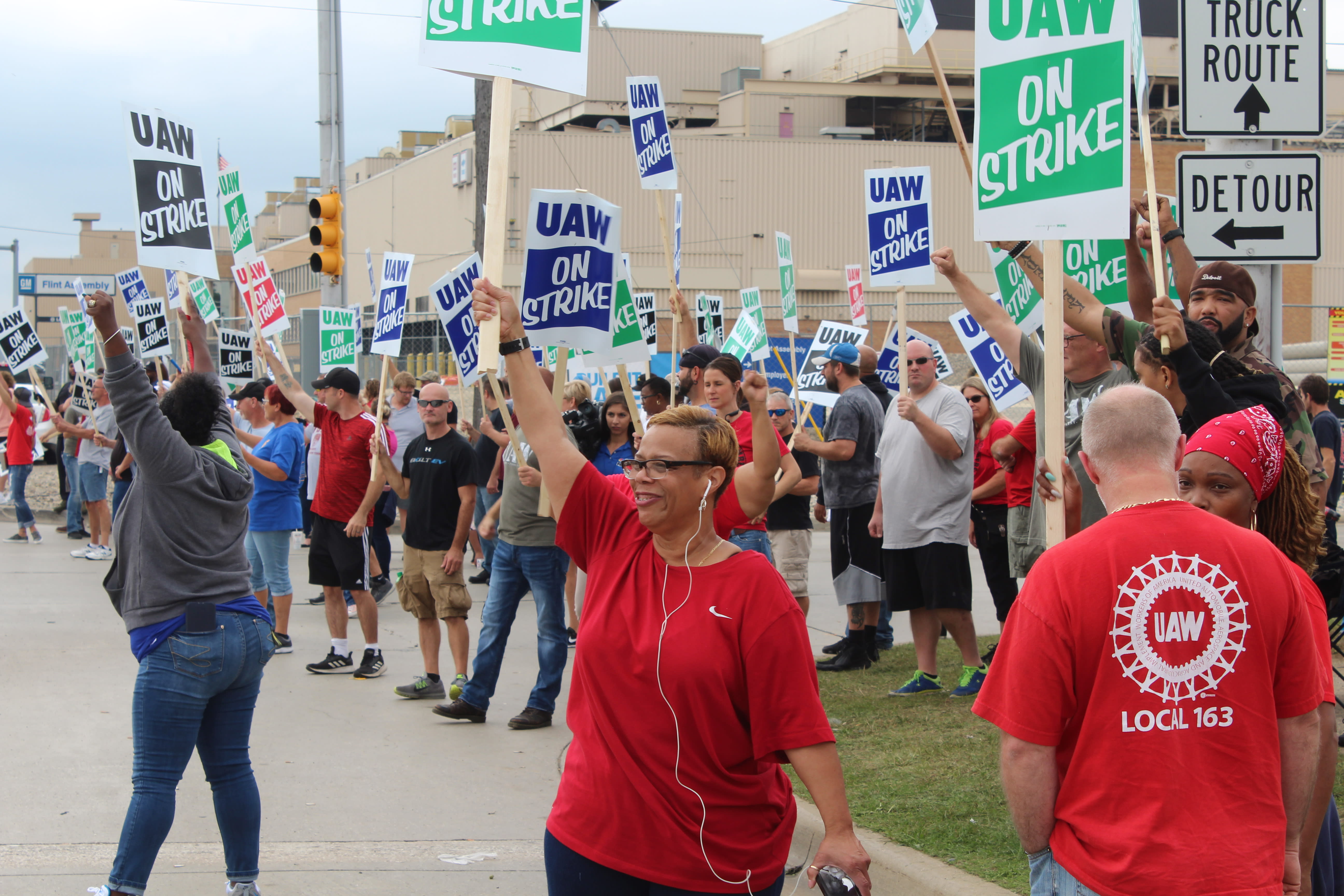 GM to lay off 1,200 Canadian workers due to US slowdown by UAW strike