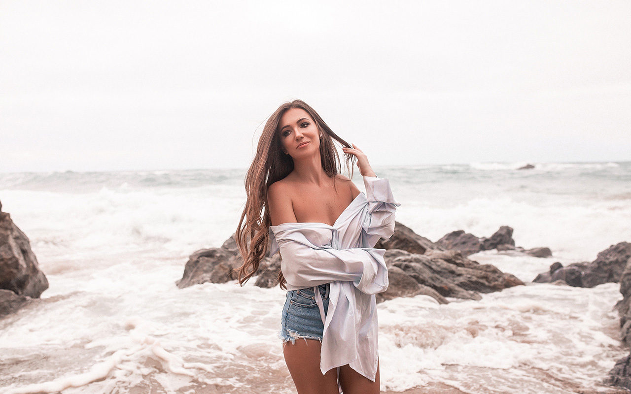 Singer Elledgy announces music video for Help Me track