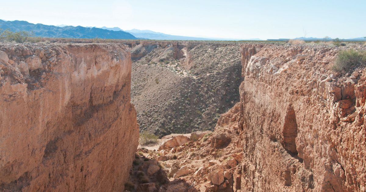 Nevada solar power project threatens Michael Heizer’s land art sculpture Double Negative