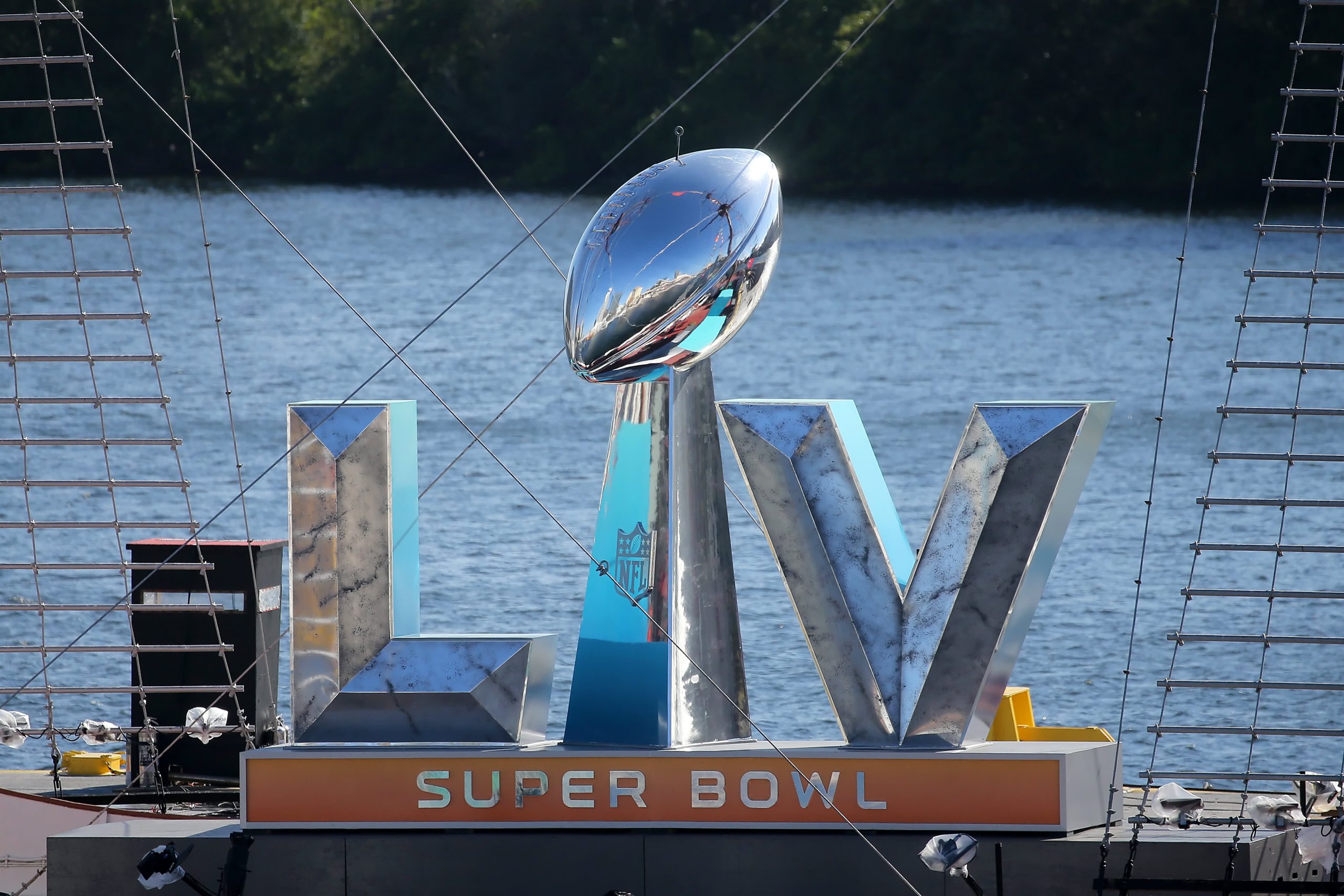 Super Bowl-winning MVP quarterback predicts Mahomes, Chiefs win